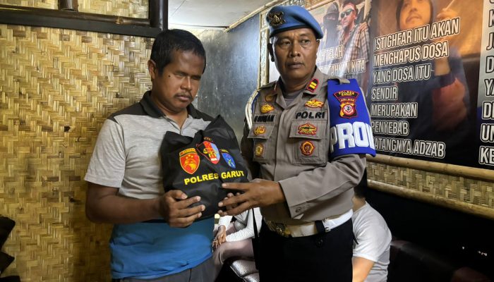 Baksos Si Propam Polres Garut, Berikan Bantuan Kepada Tunetra