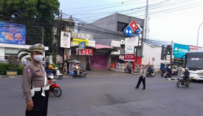 Personil Lantas Polsek Ujungberung Lakukan Giat Pengaturan Arus Lalulintas pagi Hari