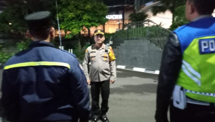 Antisipasi Kejahatan pada malam hari Kapolsek pimpin Personil Polsek Bojongloa Kaler laksanakan Patroli