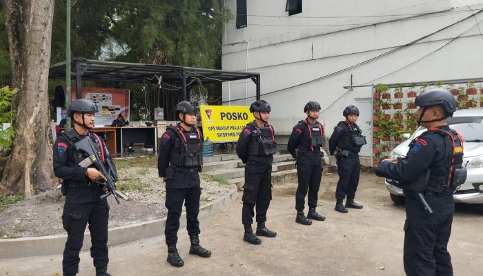 SAT BRIMOB POLDA JABAR LAKSANAKAN PENGAMANAN KPU DAN BAWASLU PROVINSI JABAR PADA RANGKAIAN PILKADA