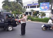 Personil Lantas Polsek Ujungberung Lakukan Giat Pengaturan Arus Lalulintas sore Hari