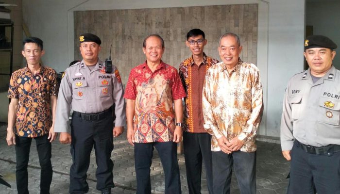 Unit Samapta Polsek Bandung Kulon silaturahmi kamtibmas kepada Scurty Gereja