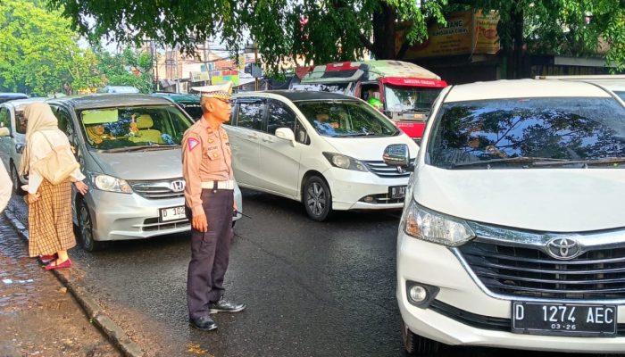 Unit Lantas Polsek Panyileukan laksanakan Pengaturan Lalulintas Pagi Hari