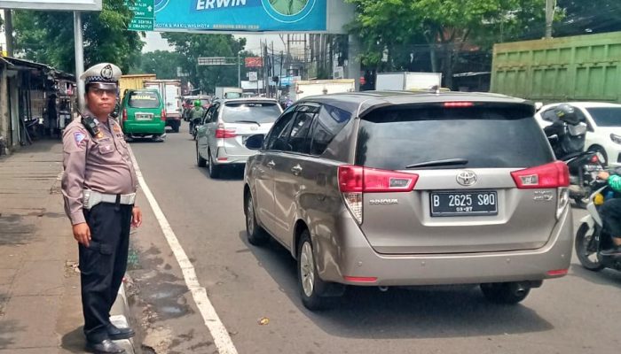 Gelar Gatur Siang, Personil Unit Lantas Polsek Astanaanyar Jaga Kamseltibcarlantas