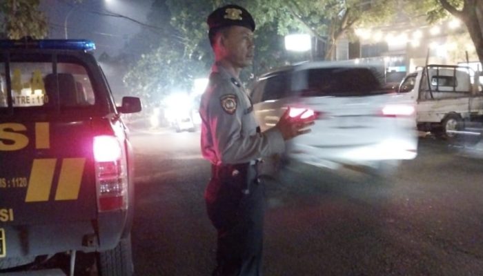 Tekan Angka Kriminalitas, QR Polsek Sukasari Lakukan Giat Rutin Yanmas Malam Bandung Lautan Biru