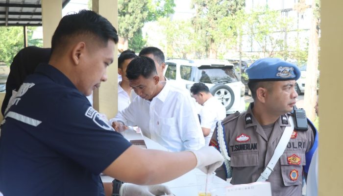 Polres Garut Gelar Tes Urin Untuk Pastikan Anggota Bebas Narkoba