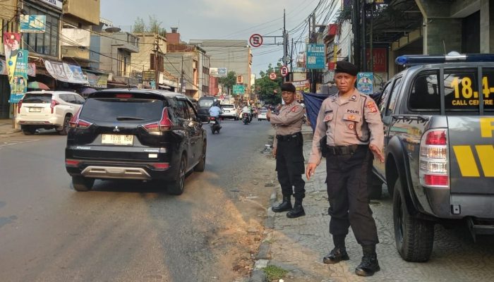 Personil Unit Samapta Polsek Astanaanyar Laksanakan Penjagaan dan Pengaturan Lalulintas Sore, Wujudkan Kamseltibcarlantas Kondusif