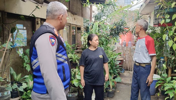 Bhabinkamtibmas Polsek Astanaanyar Laksanakan Kegiatan Sambang Kamtibmas Di Wilayah Binaanya