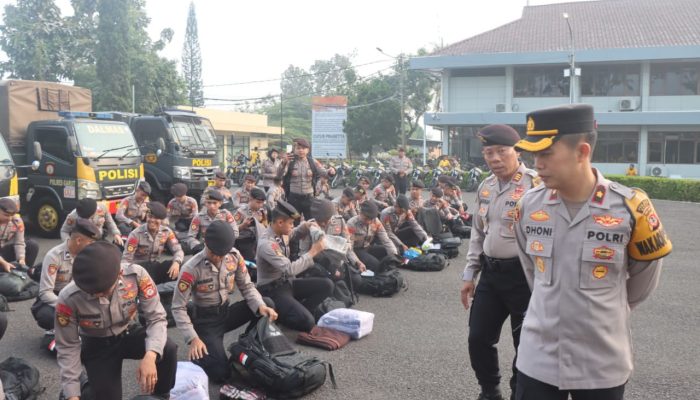 Kapolres Garut Cek Perlengkapan Pesonel Pengamanan TPS