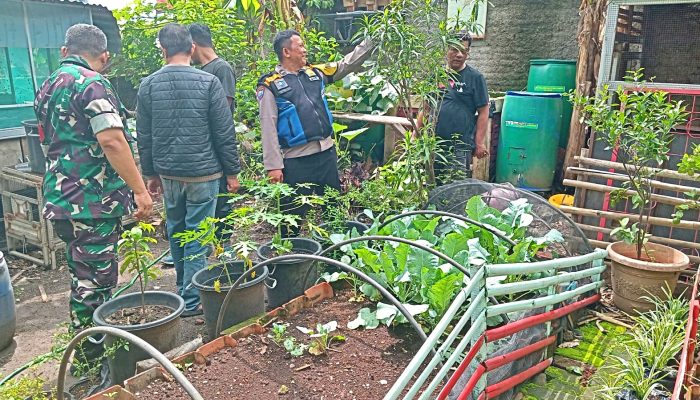 Bhabinkamtibmas Polsek Astanaanyar Bersama Babinsa Sambang Buruan Sae “Kebun Binangkit