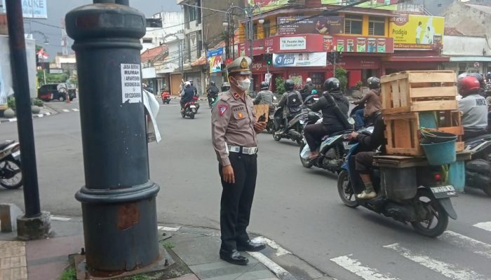 Gelar Kegiatan Panjagaan dan Pengaturan Lalulintas Siang, Unit Polsek Astanaanyar Cegah Gangguan Kamseltibcarlantas