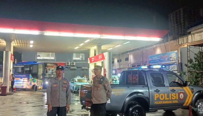 Pawas dan Anggota Samapta Polsek Bandung Kidul Patroli SPBU di Wilayah Kecamatan Bandung Kidul