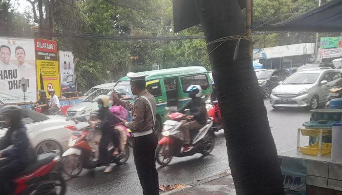 Paska Hujan, Unit lalu Lintas Polsek Sukajadi Tetap Gatur Lalin