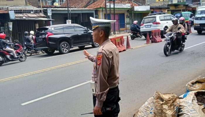 Unit Lantas Polsek Panyileukan laksanakan Pengaturan Lalulintas Siang Hari