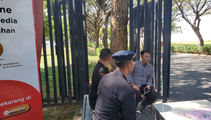 Patroli Harkamtibmas Brimob Jabar Datangi Kumpulan Warga  Untuk Cegah Terjadinya Tindak Kriminalitas 