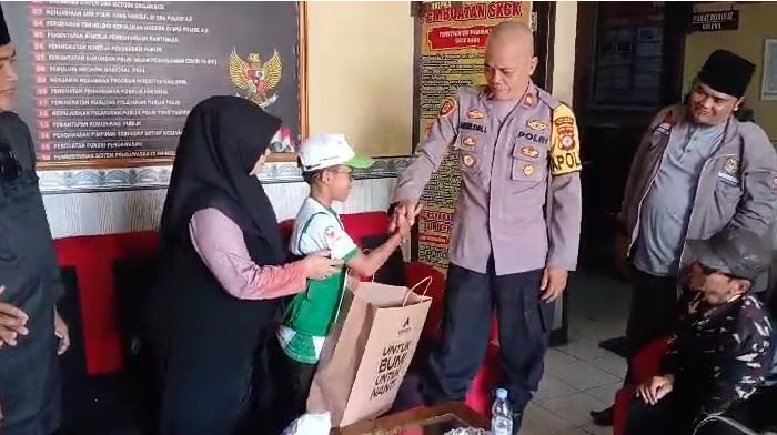 Polsek Banjarwangi Kawal Pawai Juara Lomba Pidato