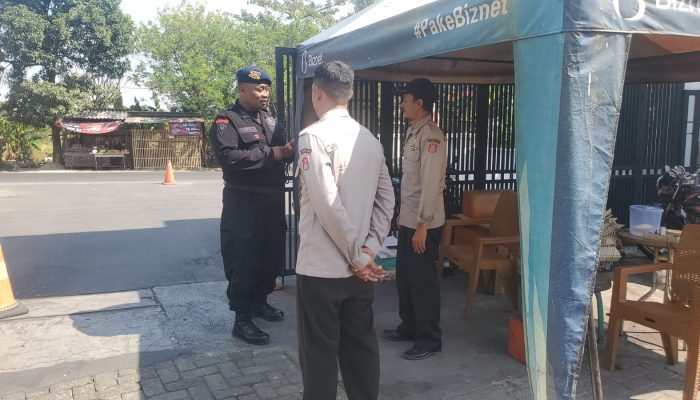 Anggota Brimob Cirebon Lakukan Patroli Harkamtibmas di Wilayah Sekitar