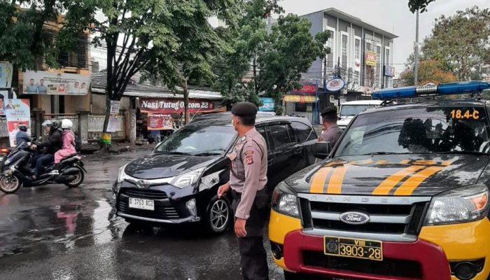 Personil Polsek Antapani Laksanakan Yanmas Siang Hari.