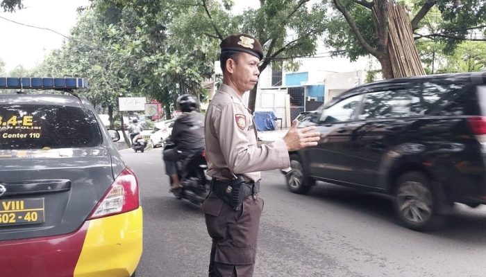 Pelayanan Masyarakat Sore Hari QR Polsek Sukasari.