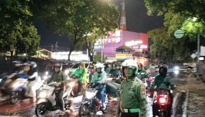 Personil Polsek Cibeunying kidul giat Yanmas sore hari Pengaturan Lalulintas