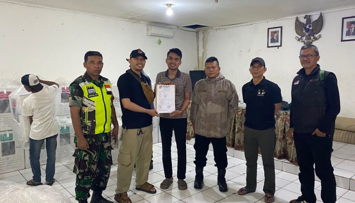 Polsek Bojongloa kidul pengamanan Dan pengawalan Pendistribusian Logistik KPU Pemilu 2024 dari PPK ke PPS kelurahan Situsaeur