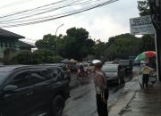 Jajaran Unit Lalulintas Polsek Sukasari Lakukan Giat Pengaturan Arus Lalulintas Sore Hari