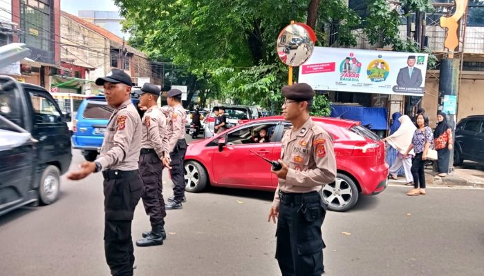 Laksanakan Gatur Lalulintas Siang, Unit Samapta Polsek Astanaanyar Cegah Kemacetan dan Laka Lantas