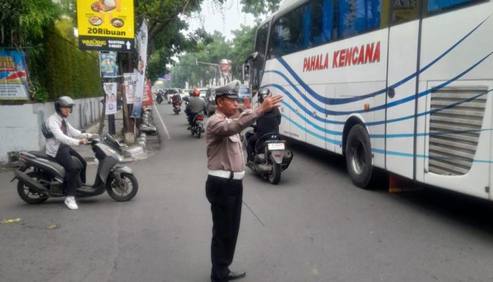 Cipta Kamseltibcarlantas Kondusif siang, Unit Lantas Polsek Lengkong Gelar Gatur Lantas