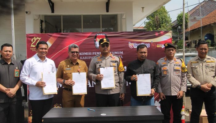 Polisi Hadiri Pemusnahan Surat Suara Pilkada 2024 Di KPU Purwakarta