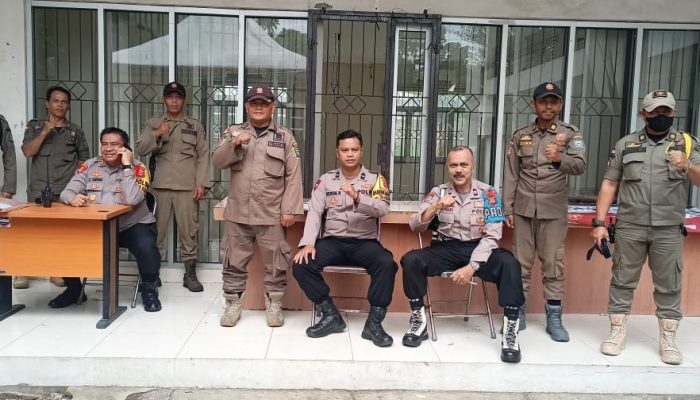 Polsek Bandung kulon Polrestabes Bandung Laksanakan Pengamanan Surat Suara Pilkada di Gudang PPK Bandung kulon