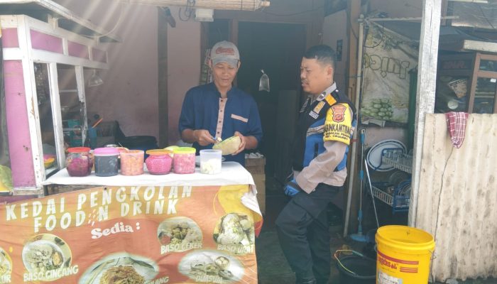 Bhabinkamtibmas Kel. Bapeng Kec.Cinambo Kota Bandung melaksanakan giat DDS/Sambang menyampaikan Binluh Harkamtibmas