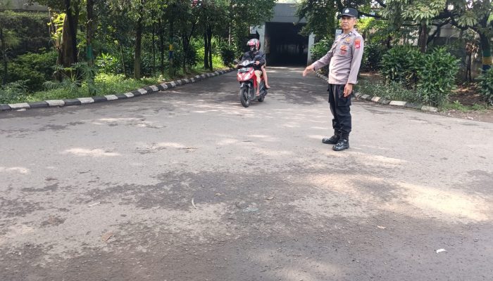 Personel Samapta Polsek Bandung Kidul Protap Pengaturan lalu lintas Pagi Hari di Terowongan