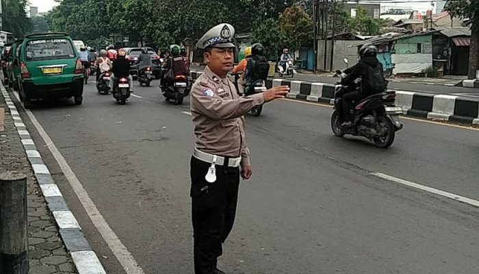 Personil Polsek Cibeunying kidul giat Yanmas pagi hari Pengaturan Lalulintas