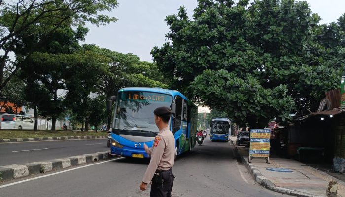 Pelayanan Pagi Hari, Personil Polsek Rancasari Laksanakan pengaturan arus Lalin