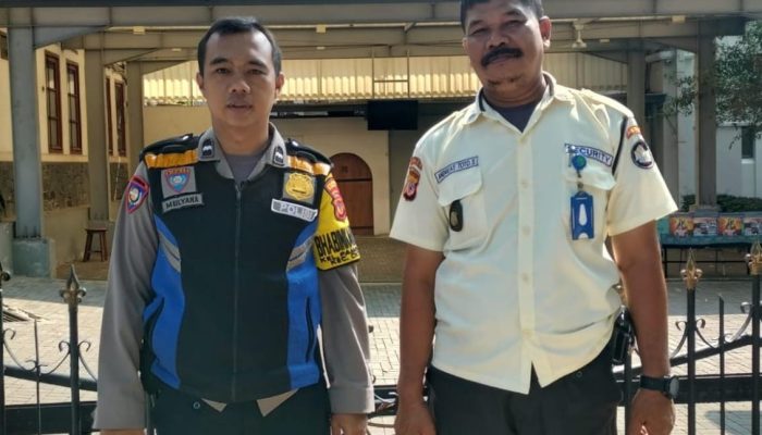 Jajaran Polsek Cicendo Polrestabes Bandung Melaksanakan Monitoring Giat Paskah Gereja Pandu