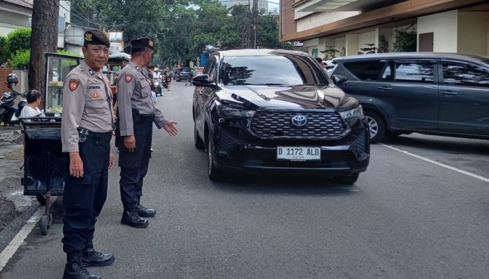 Laksanakan Gatur Lalulintas, Personil Unit Samapta Polsek Astanaanyar Antisipasi Kemacetan