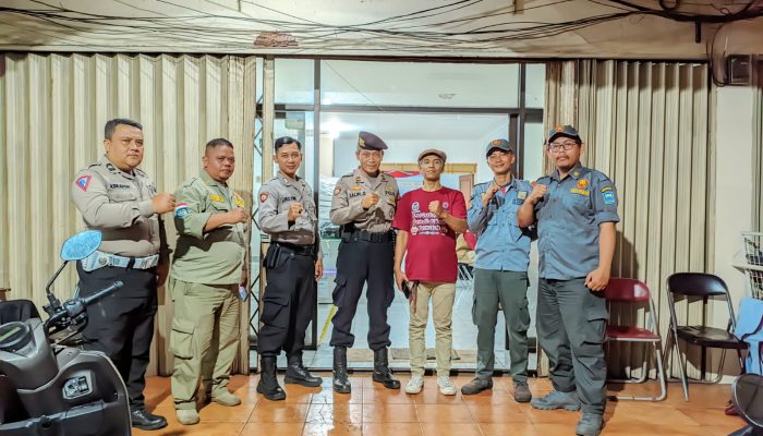 Panit Samapta Polsek Antapani Pimpin Pengontrolan Gudang Logistik PPK Antapani