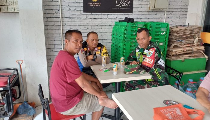 Berikan Pesan Kamtibmas, Bhabinkamtibmas Polsek Antapani Bersama Babinsa Sambangi Warga RW 11 Pasir Impun