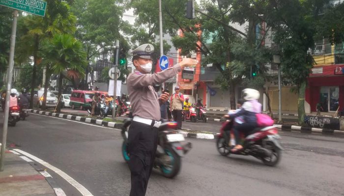 Berikan Pelayanan Kepada Masyarakat, Personil Polsek Lengkong Laksanakan Kegiatan Gatur Siang