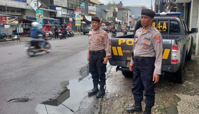 Cegah Kemacetan Arus Lalulintas Sore, Personil Unit Samapta Polsek Astanaanyar Gelar Gatur Lalulintas