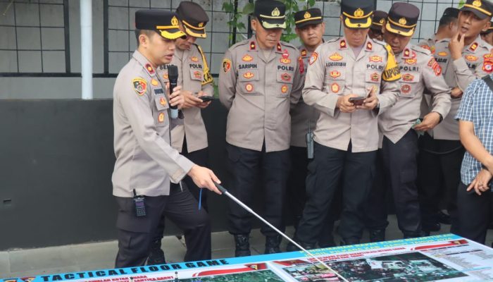 Ratusan Personel Polres Garut dan Kodim 0611/Garut Amankan Sidang Pleno Rekapitulasi Perolehan Suara Pilkada Serentak 2024