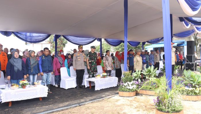 Kapolrestabes Bandung menghadiri acara Pembentukan Kampung Siaga Bencana di Kecamatan Ujung Berung, Kota Bandung