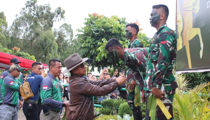 Buka Lomba Berkuda Piala Panglima TNI dan Bagikan Sembako di Bandung