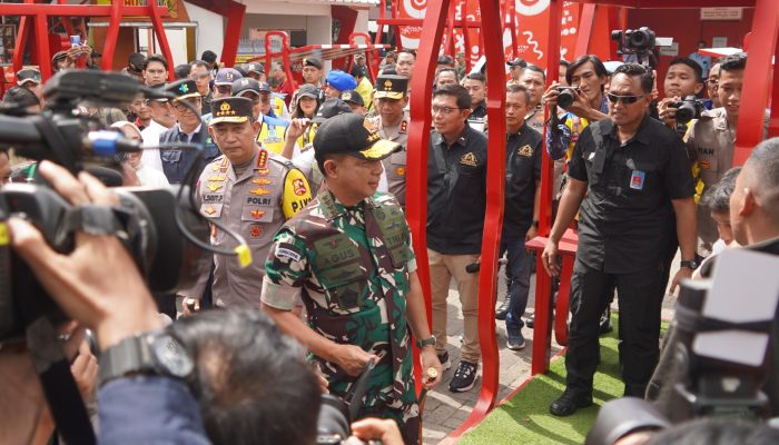 Panglima TNI Tinjau Arus Mudik Natal 2024 dan Tahun Baru 2025 di Tol Jakarta-Cikampek