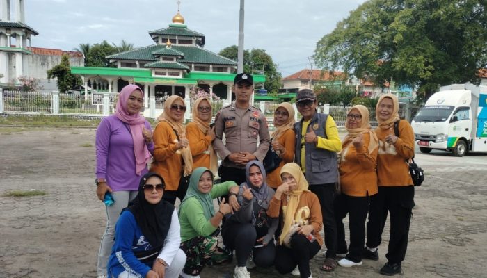 Jelang Tahun Baru, Bhabinkamtibmas Polsek Pameungpeuk Aktif Sambangi Warga dan Berikan Himbauan Kamtibmas