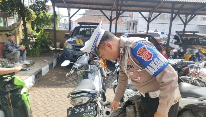 Polsek Limbangan Kembali Razia Kendaraan Knalpot Brong