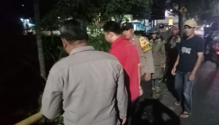 Polsek Banyuresmi Evakuasi Korban Laka Tunggal