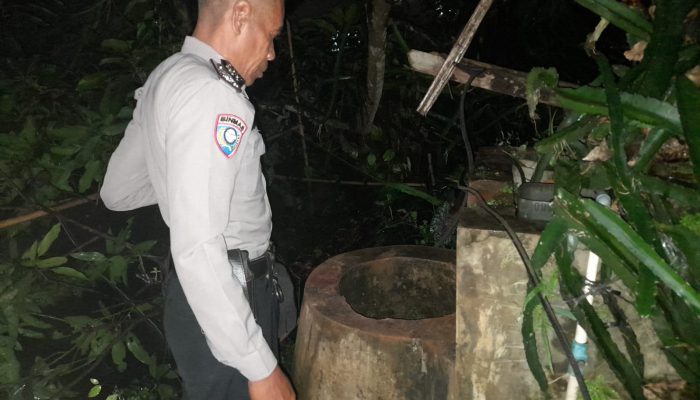Polsek Malangbong Cek TKP Korban Jatuh Kedalam Sumur