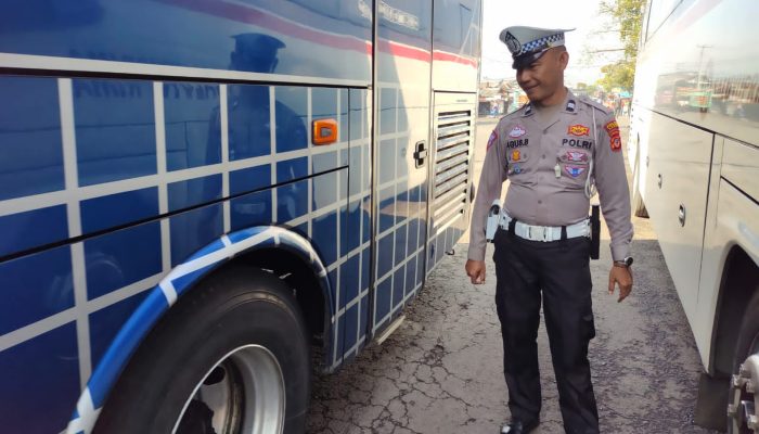 Sat Lantas Polres Garut Laksanakan Ramp Check Angkutan Umum di Terminal Guntur