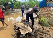 Polres Garut dan Unsur Forkopimcam Laksanakan Kerja Bakti Pembersihan Dampak Bencana Banjir